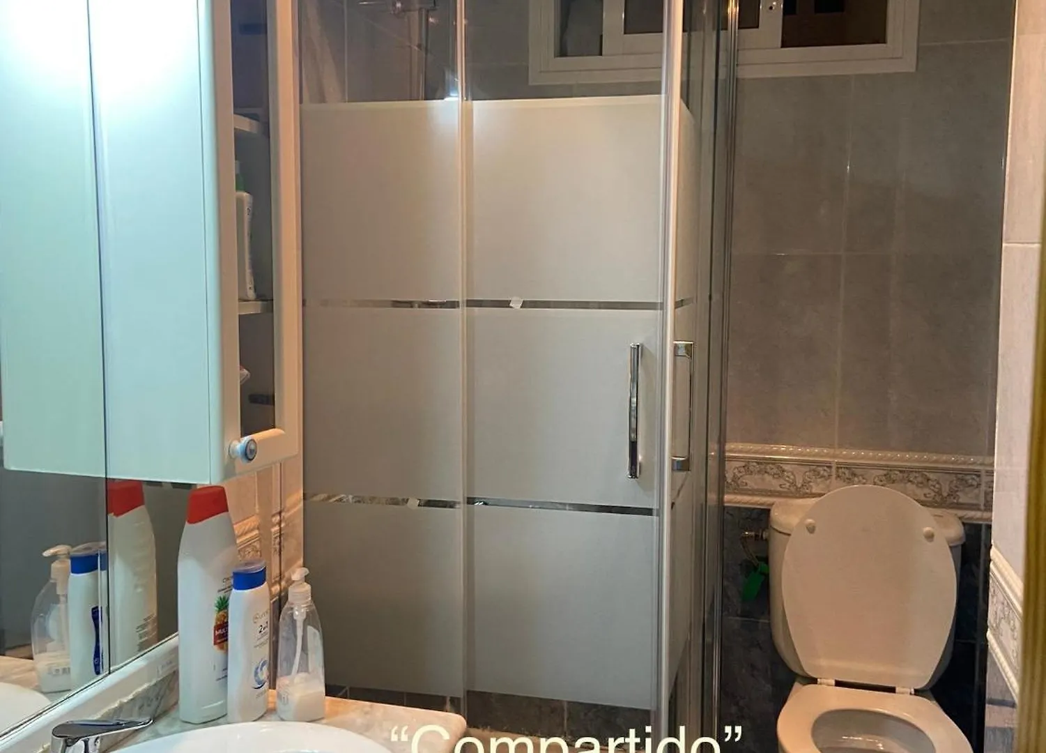 Habitacion Con Cama Matrimonial En Malaga Homestay